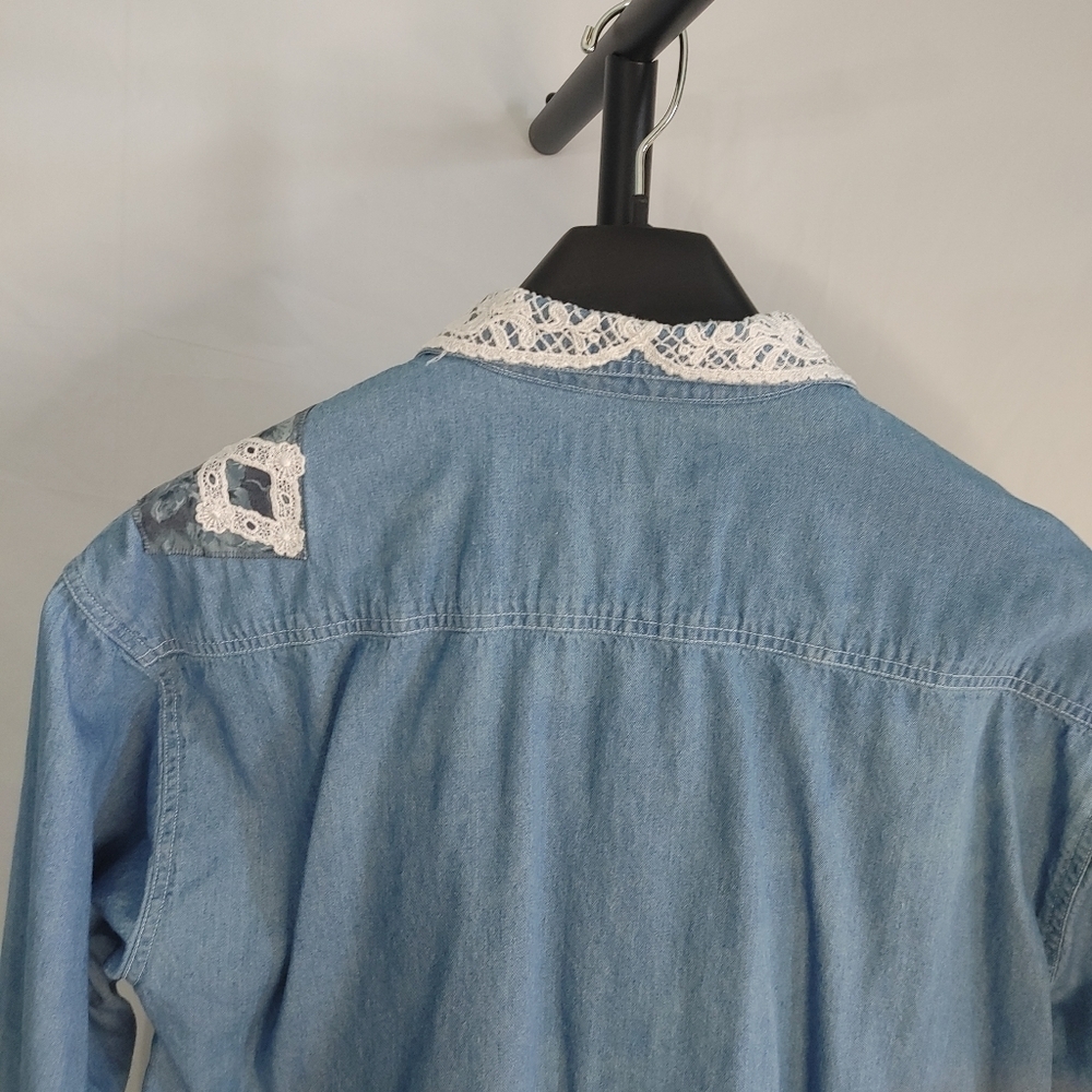 Blue Diamond Virginia Beach Denim Shirt M Lace Applique Vintage Chambray Cottage - Picture 10 of 14
